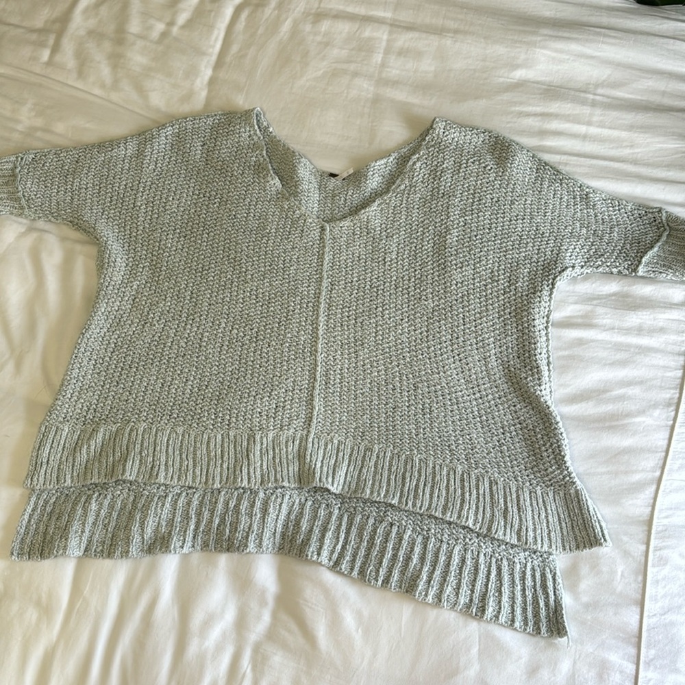 MOVING SALE
 🚨 Free People 3/4 Sleeve Grey Chunky Knit V Neck Sweater size XS